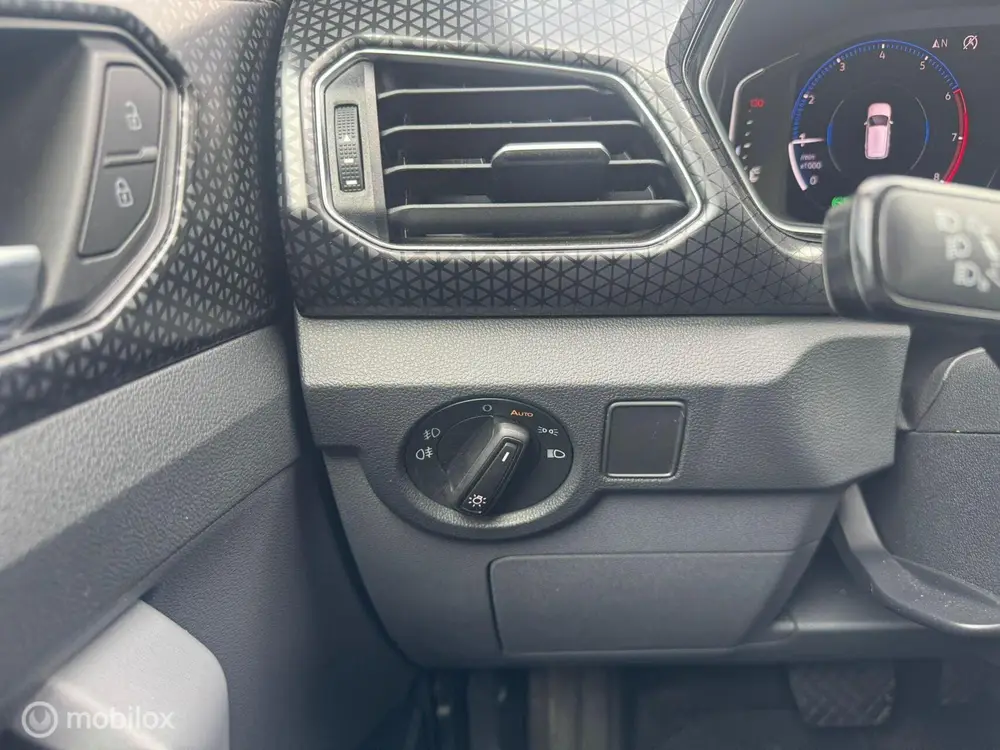 Volkswagen T-Cross 1.0 TSI Life uit 2019, foto 12