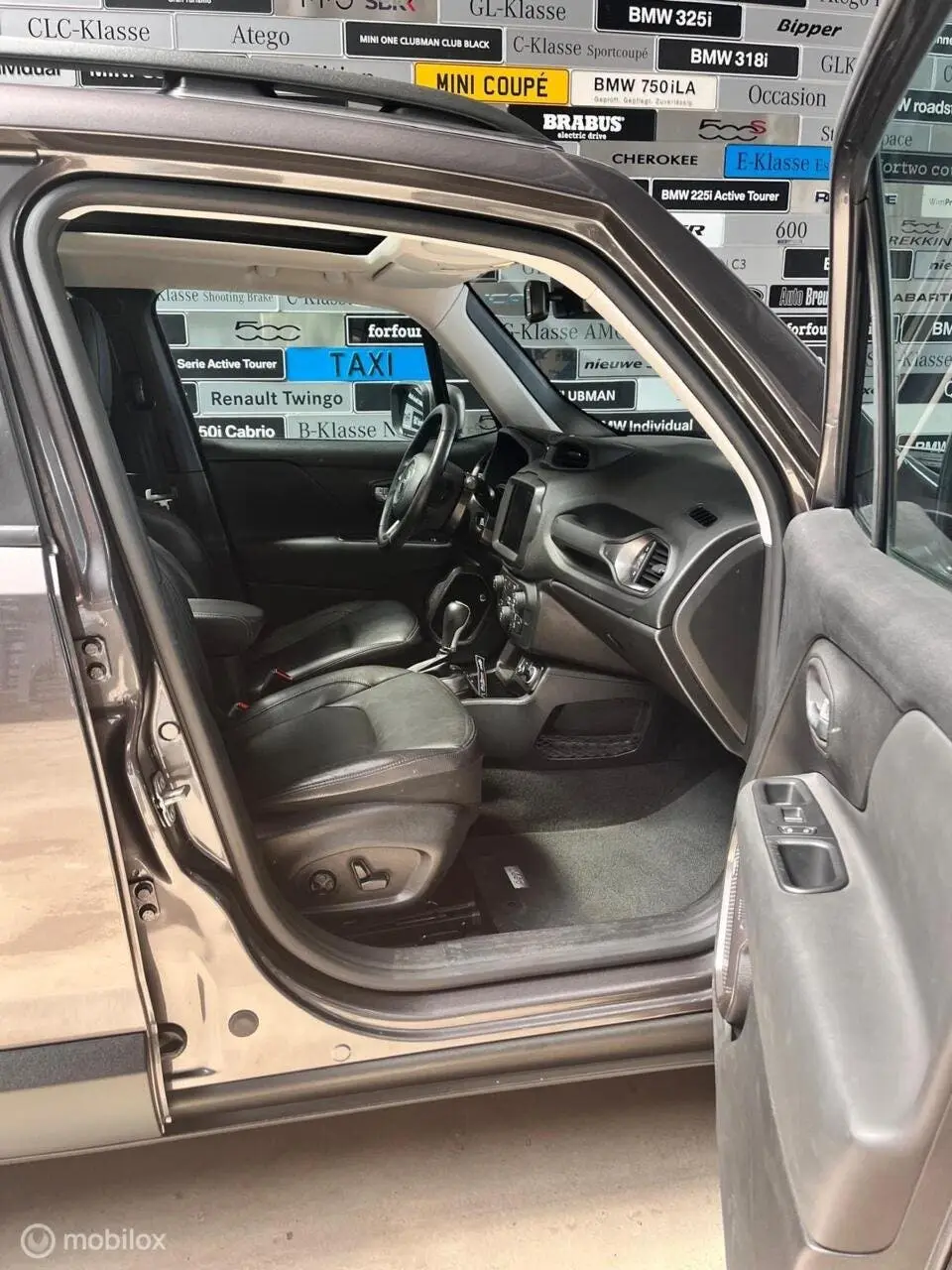 Jeep Renegade 1.3T Limited Automaat, Pano, Apple Carplay uit 2019, foto 11