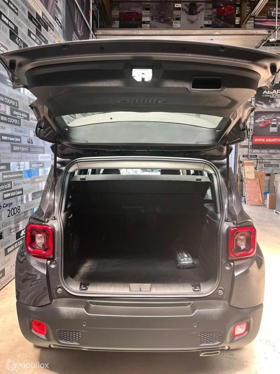 Jeep Renegade 1.3T Limited Automaat, Pano, Apple Carplay uit 2019, foto 15