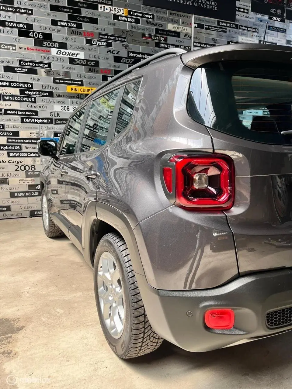 Jeep Renegade 1.3T Limited Automaat, Pano, Apple Carplay uit 2019, foto 19