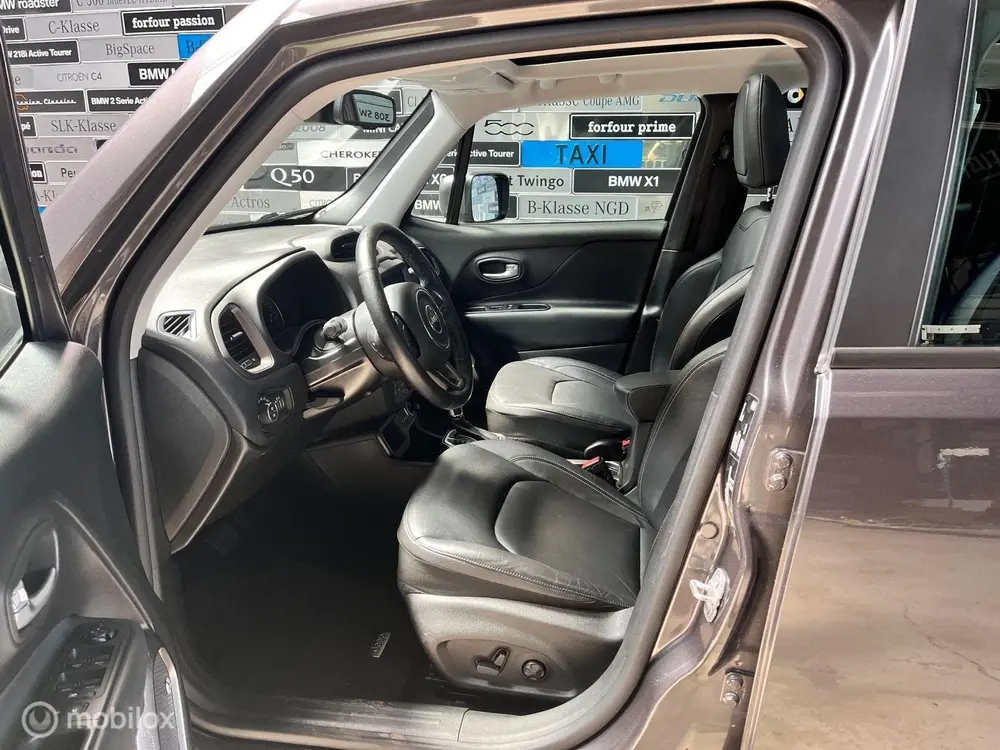 Jeep Renegade 1.3T Limited Automaat, Pano, Apple Carplay uit 2019, foto 7