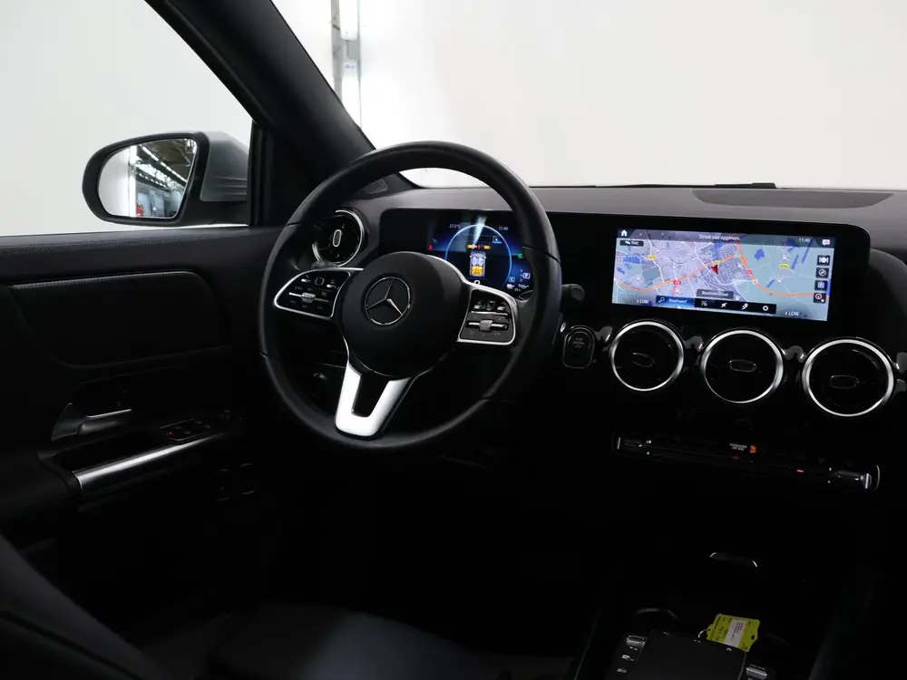 Mercedes-Benz GLA 250 e Progressive uit 2022, foto 9