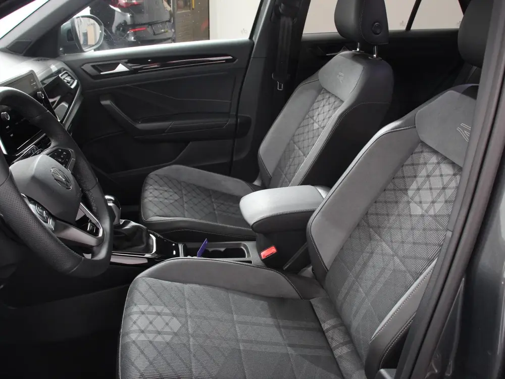 Volkswagen T-Roc 1.5 TSI 150pk Automaat R-Line Edition Navig uit 2025, foto 16