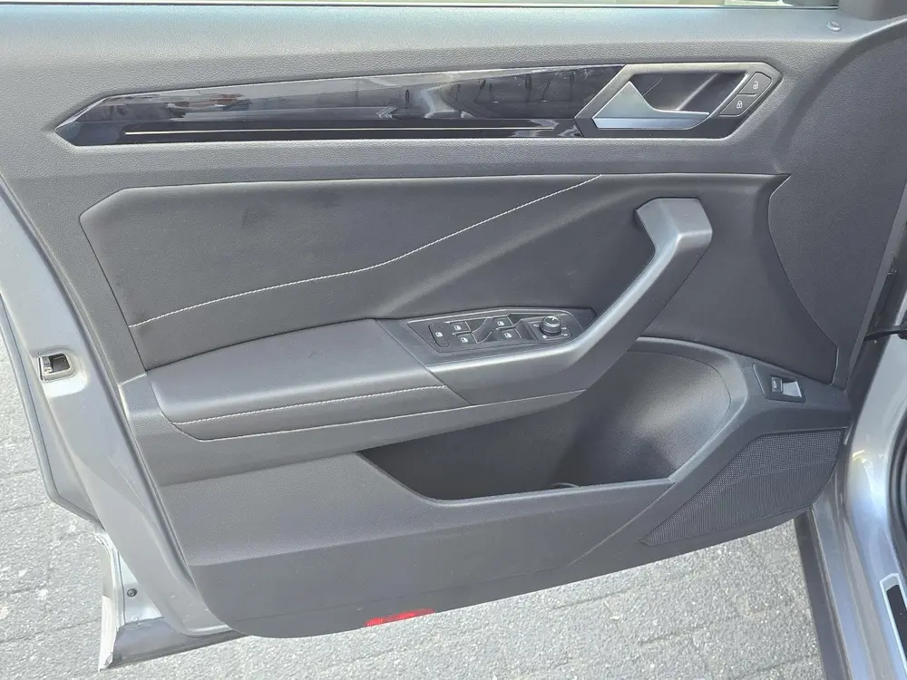 Volkswagen T-Roc 1.5 TSI R-Line Edition Virtual Cockpit Stuu uit 2025, foto 9