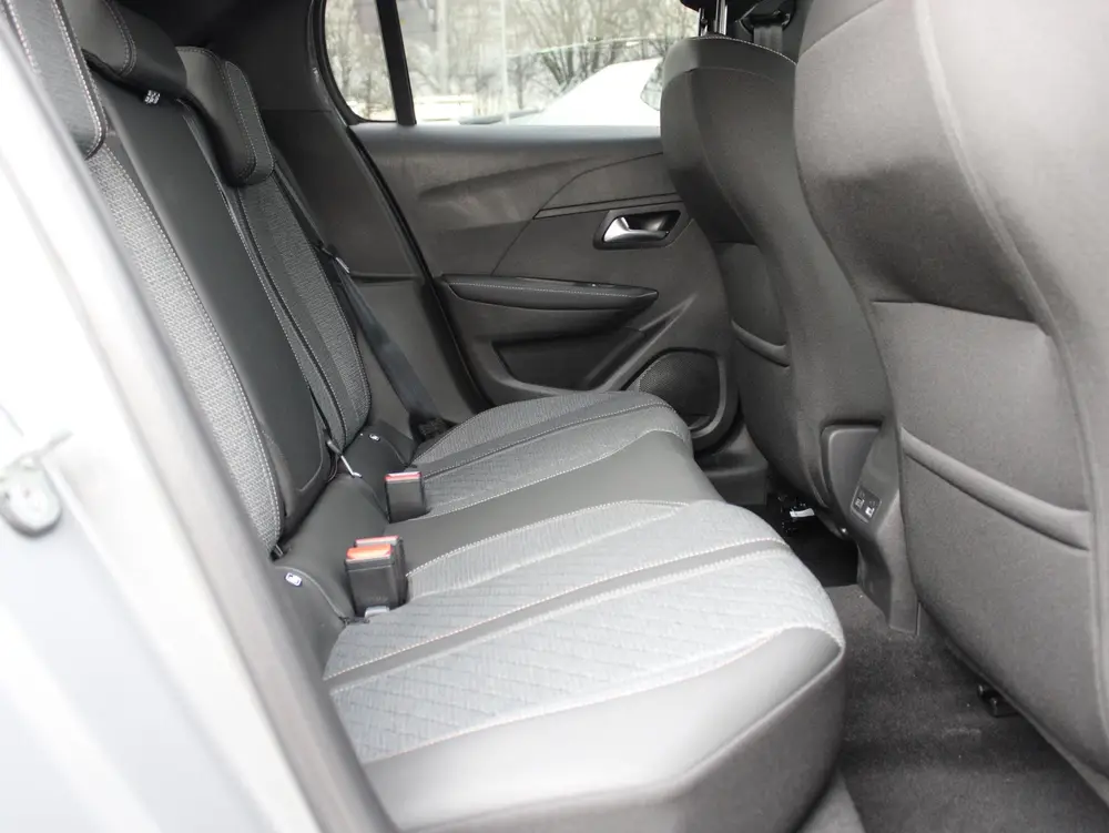 Peugeot 208 1.2 Hybrid 110 e-DCS6 Allure VOORRAAD KORT uit 2026, foto 11