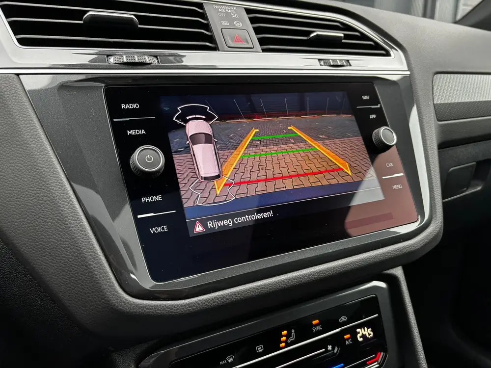 Volkswagen Tiguan 1.5 TSI R-Line Black Style PANO IQ CAMERA uit 2021, foto 14