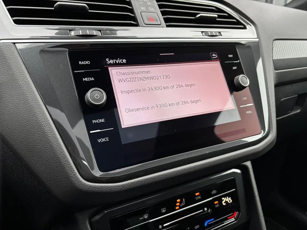 Volkswagen Tiguan 1.5 TSI R-Line Black Style PANO IQ CAMERA uit 2021, foto 18