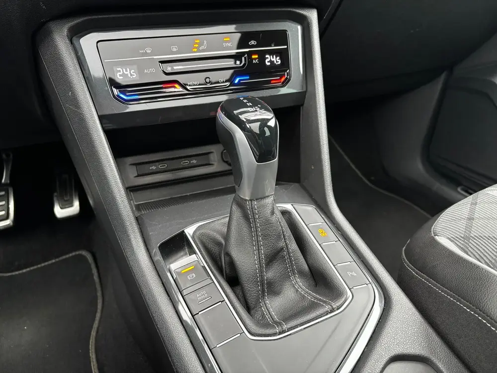 Volkswagen Tiguan 1.5 TSI R-Line Black Style PANO IQ CAMERA uit 2021, foto 19