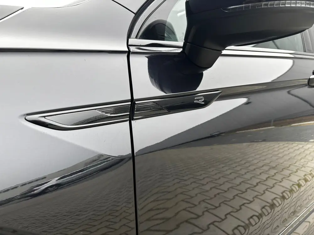 Volkswagen Tiguan 1.5 TSI R-Line Black Style PANO IQ CAMERA uit 2021, foto 20