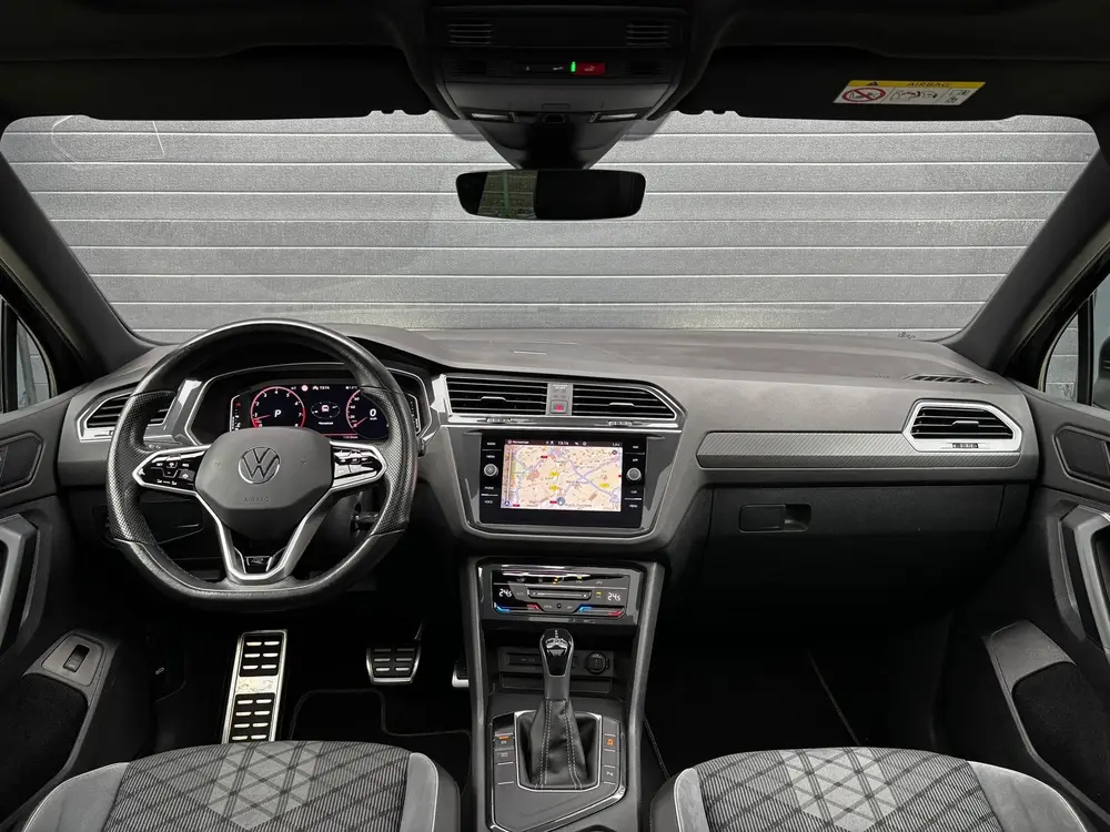 Volkswagen Tiguan 1.5 TSI R-Line Black Style PANO IQ CAMERA uit 2021, foto 3