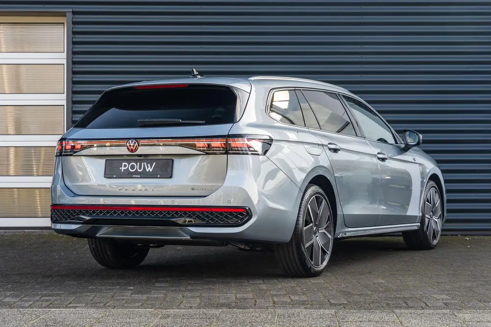 Volkswagen Passat Variant 1.5 eHybrid 204pk R-Line Edition | uit 2026, foto 2