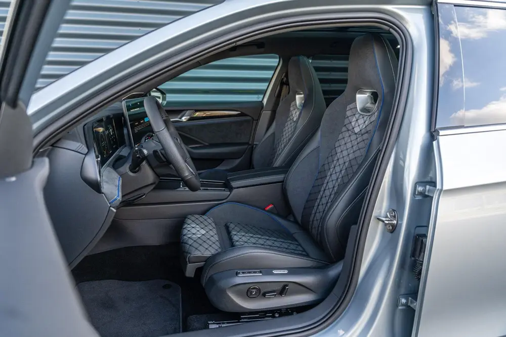 Volkswagen Passat Variant 1.5 eHybrid 204pk R-Line Edition | uit 2026, foto 4