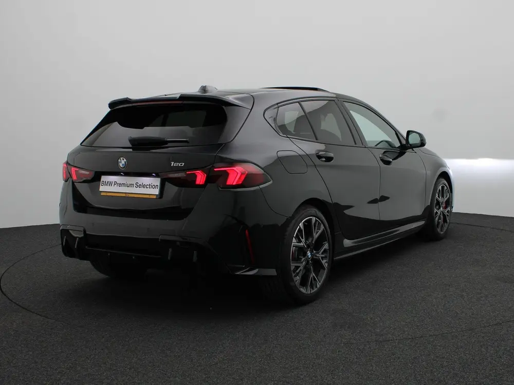 BMW 1-serie 120 M Sport Design Edition uit 2026, foto 2