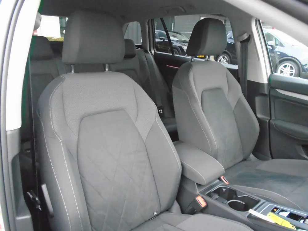 Volkswagen Golf 1.0 eTSI Life BusinessAutomaat,Cruise. uit 2020, foto 13