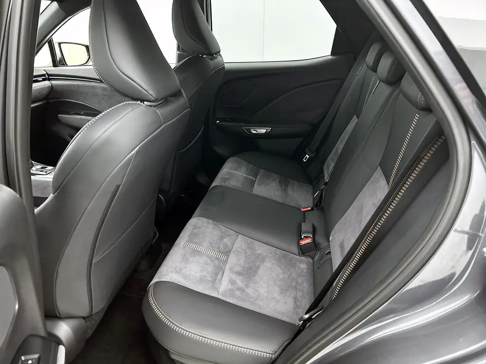 Lexus LBX Cool 2WD uit 2024, foto 17