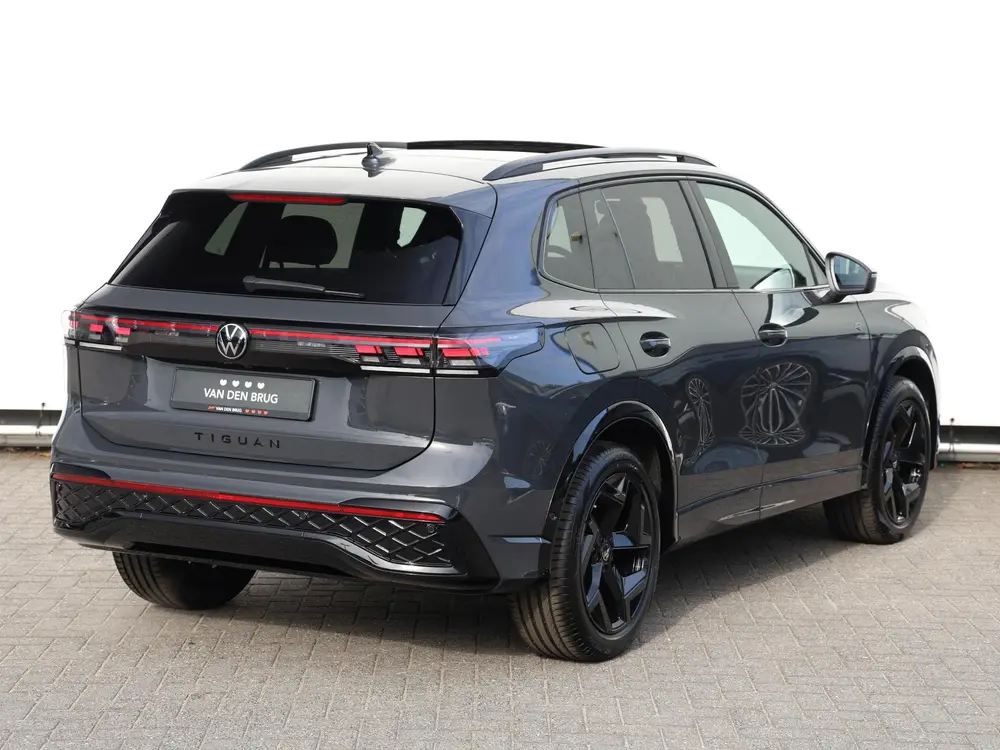 Volkswagen Tiguan 1.5 eTSI R-Line Edition 150PK DSG Black st uit 2024, foto 5