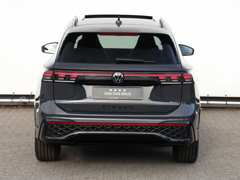 Volkswagen Tiguan 1.5 eTSI R-Line Edition 150PK DSG Black st uit 2024, foto 6