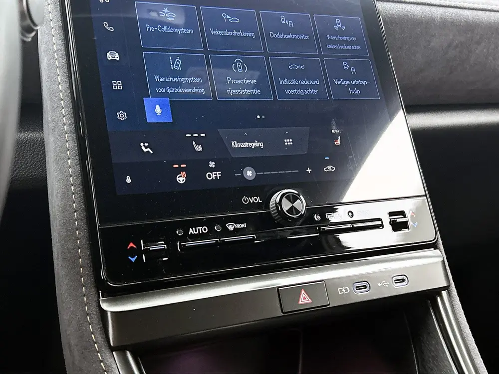 Lexus LBX Cool 2WD uit 2024, foto 10