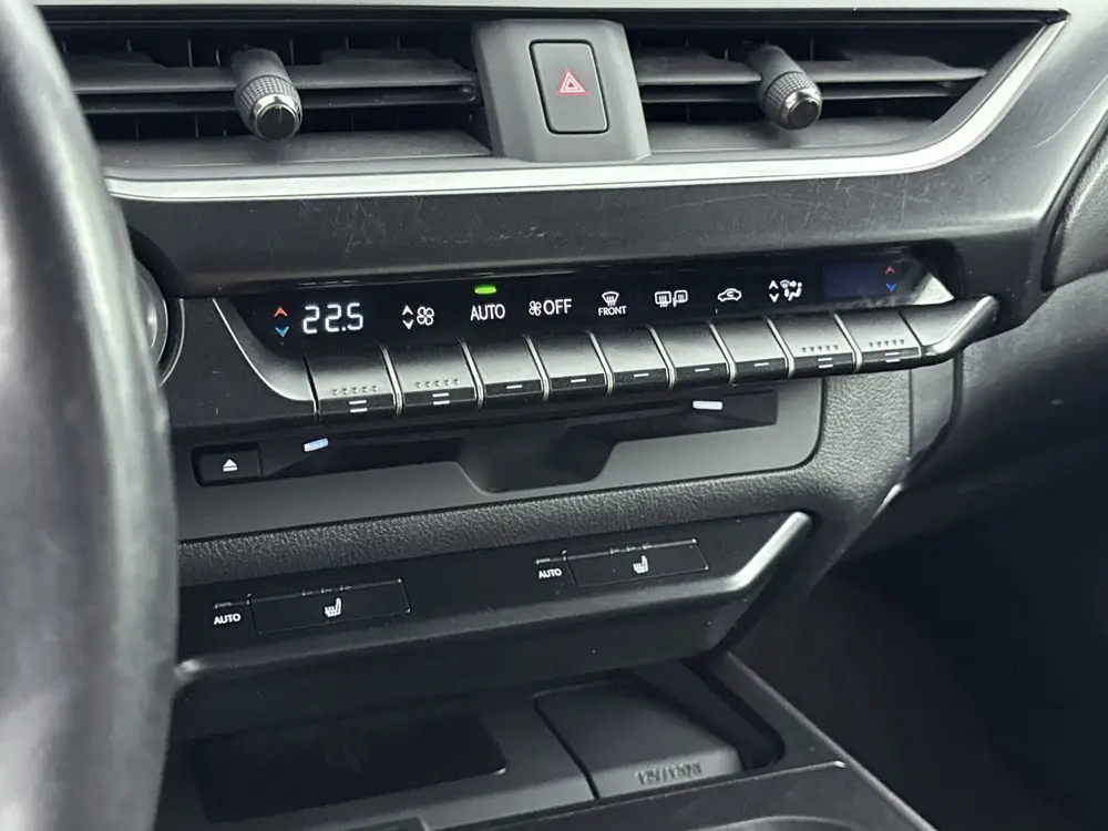 Lexus UX 250h Luxury Line // DEALERONDERHOUDEN // LEDER // uit 2019, foto 17