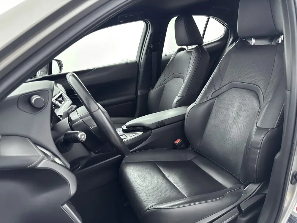 Lexus UX 250h Luxury Line // DEALERONDERHOUDEN // LEDER // uit 2019, foto 4