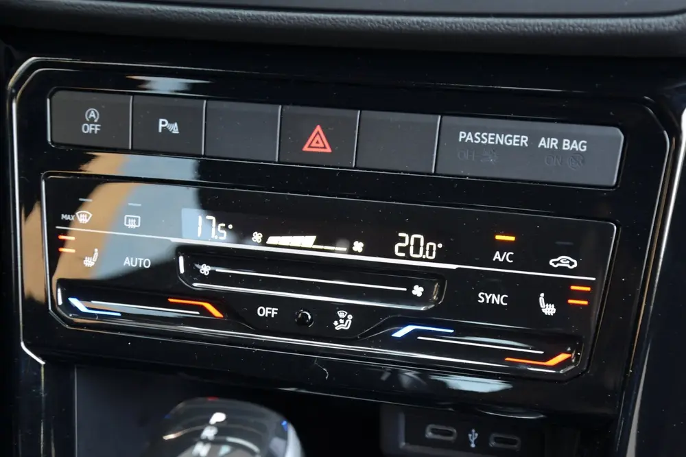 Volkswagen T-Cross 1.0 TSI R-Line Automaat | Navigatie | ACC uit 2023, foto 14