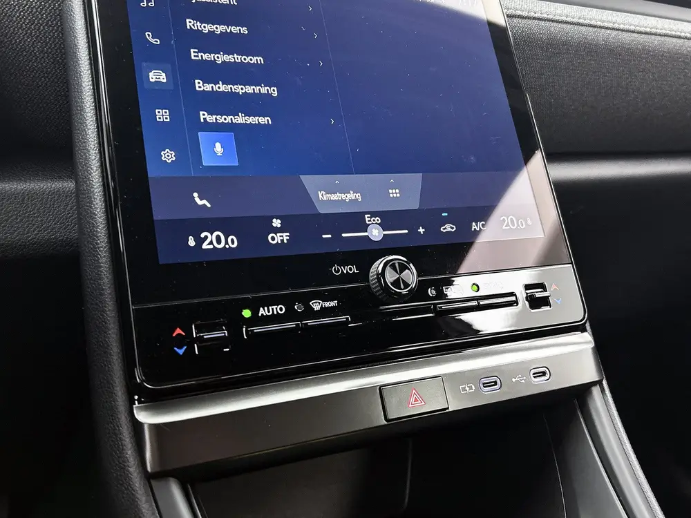 Lexus LBX 2WD uit 2024, foto 10