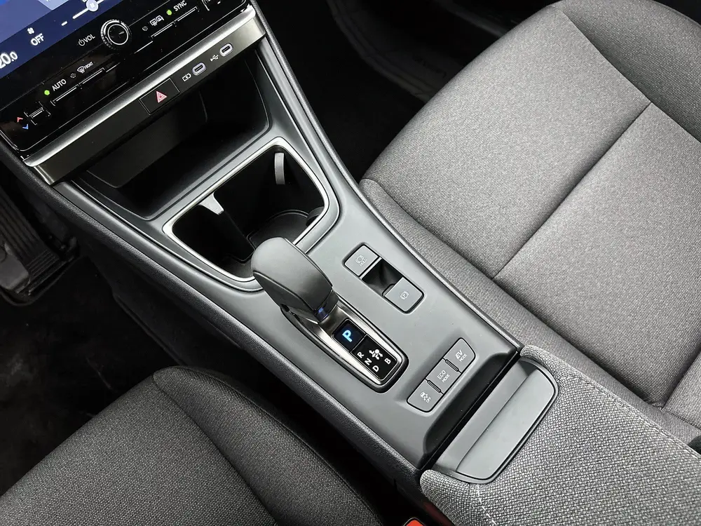Lexus LBX 2WD uit 2024, foto 11
