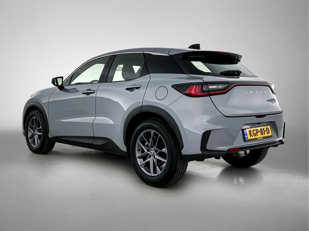 Lexus LBX 2WD uit 2024, foto 14