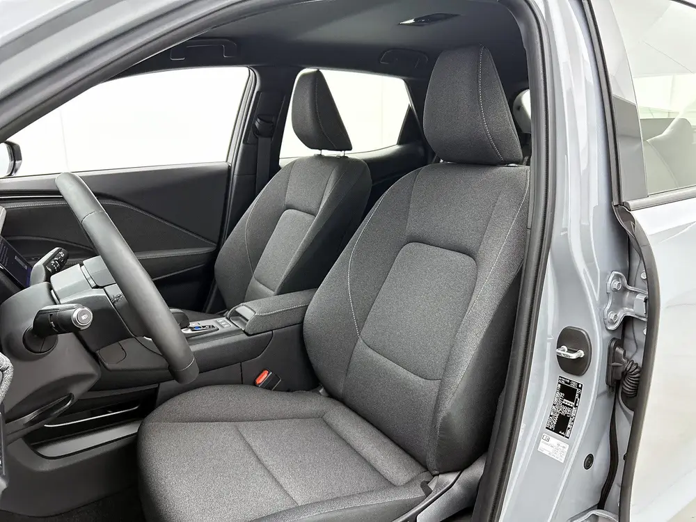 Lexus LBX 2WD uit 2024, foto 16