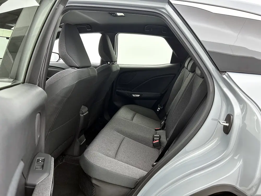 Lexus LBX 2WD uit 2024, foto 17