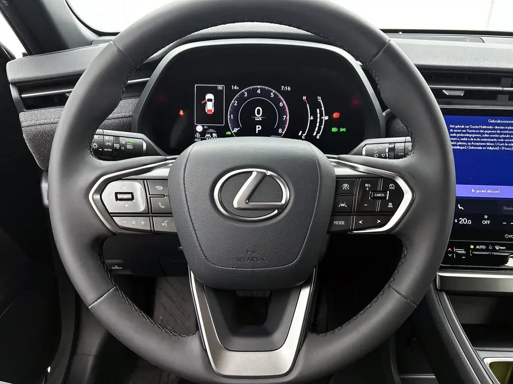 Lexus LBX 2WD uit 2024, foto 18