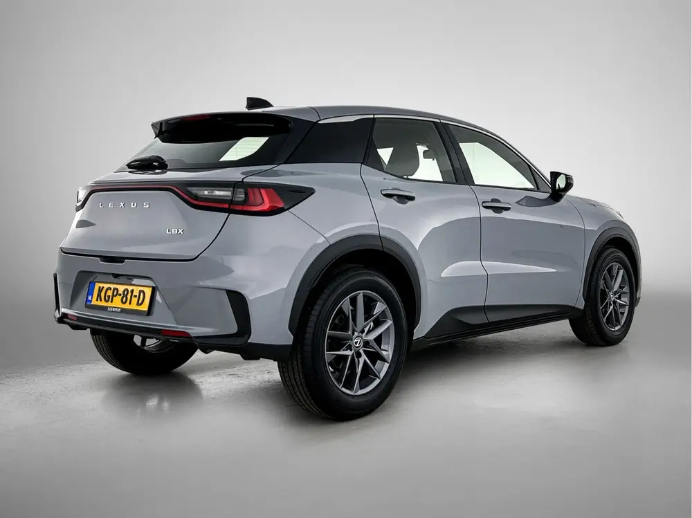 Lexus LBX 2WD uit 2024, foto 2