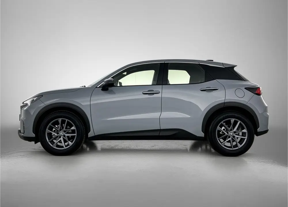 Lexus LBX 2WD uit 2024, foto 3