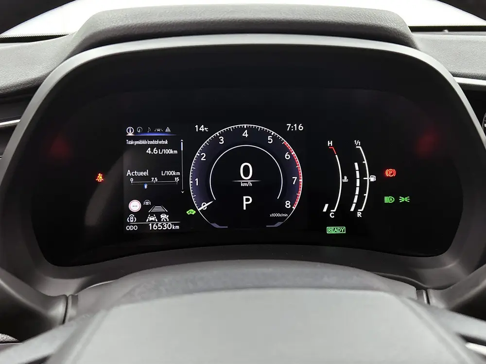 Lexus LBX 2WD uit 2024, foto 5