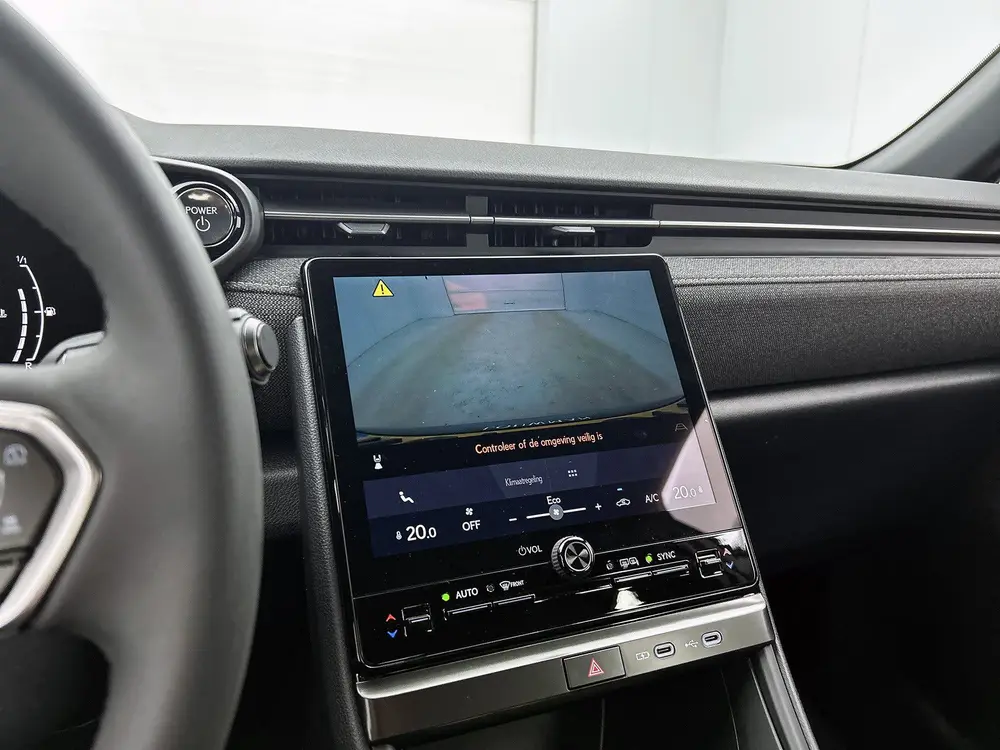 Lexus LBX 2WD uit 2024, foto 8
