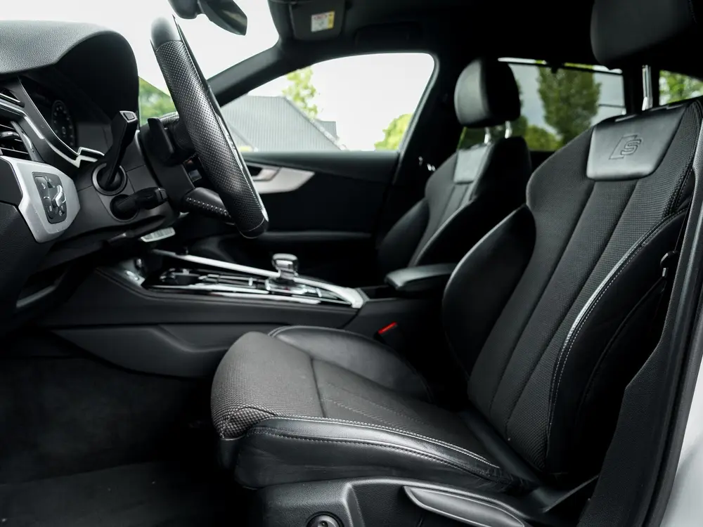 Audi A4 40 TFSI Launch edition S-Line uit 2019, foto 4