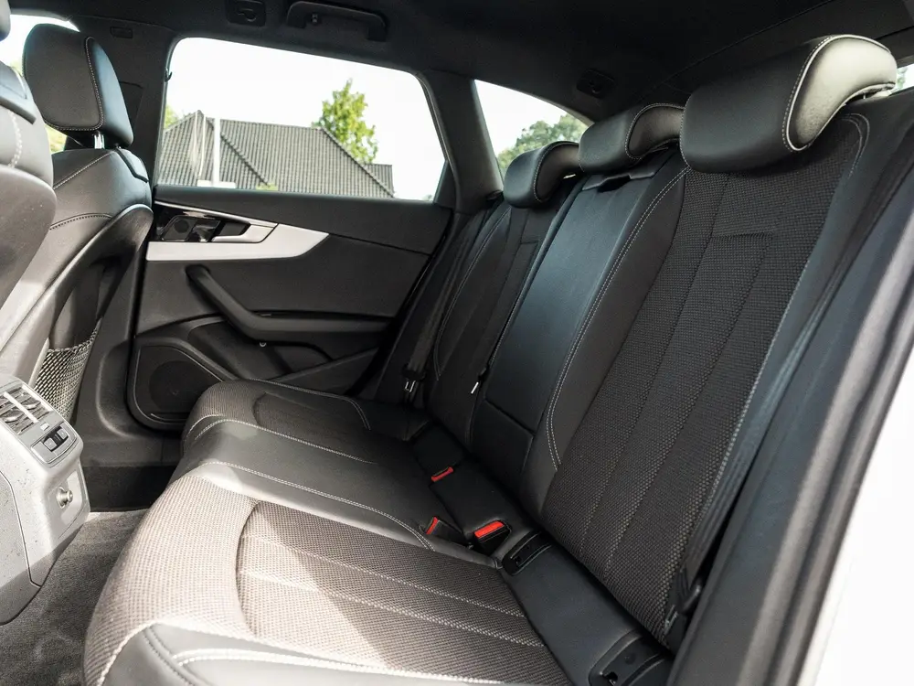 Audi A4 40 TFSI Launch edition S-Line uit 2019, foto 5