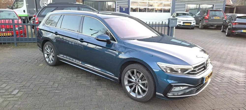 Volkswagen Passat Variant 1.5 TSI R-Line Business +Pano dak uit 2020, foto 2