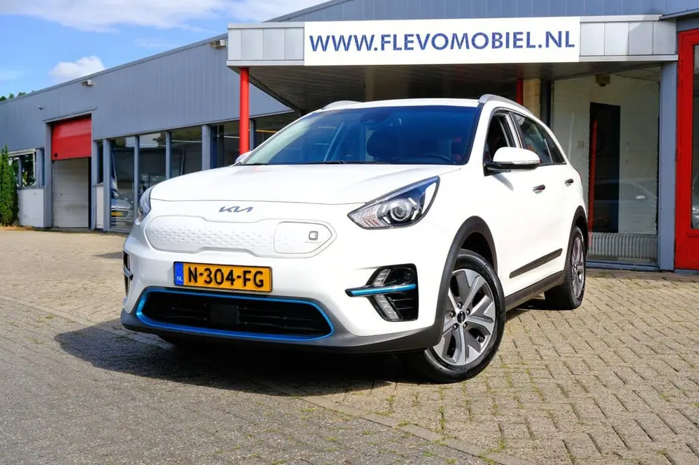 Kia Niro E-Niro DynamicLine 64 kWh Aut. CarPlay|Adapt.Cruise|Navi uit 2021