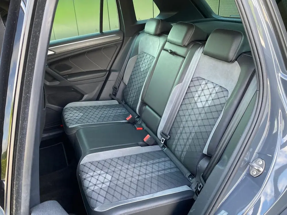 Volkswagen Tiguan 1.5 TSI R-Line Business+ (bj 2020) uit 2020, foto 11