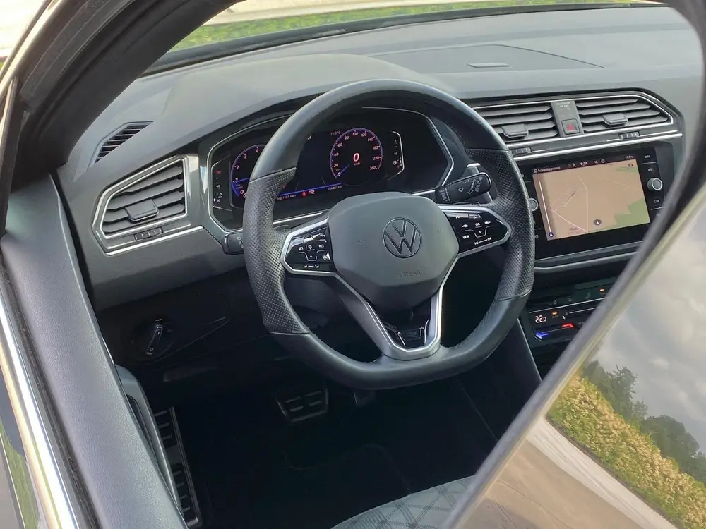 Volkswagen Tiguan 1.5 TSI R-Line Business+ (bj 2020) uit 2020, foto 14