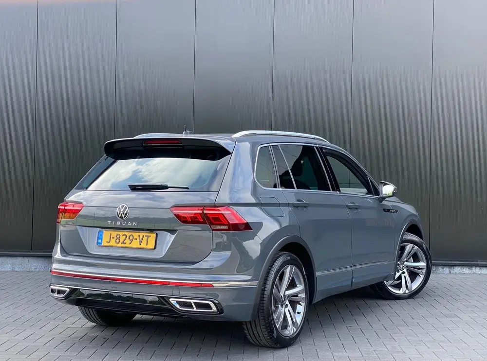 Volkswagen Tiguan 1.5 TSI R-Line Business+ (bj 2020) uit 2020, foto 2