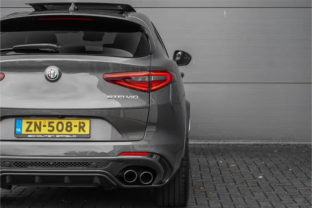 Alfa Romeo Stelvio 2.9 V6 AWD Quadrifoglio Pano H&K Carbon A uit 2019, foto 16