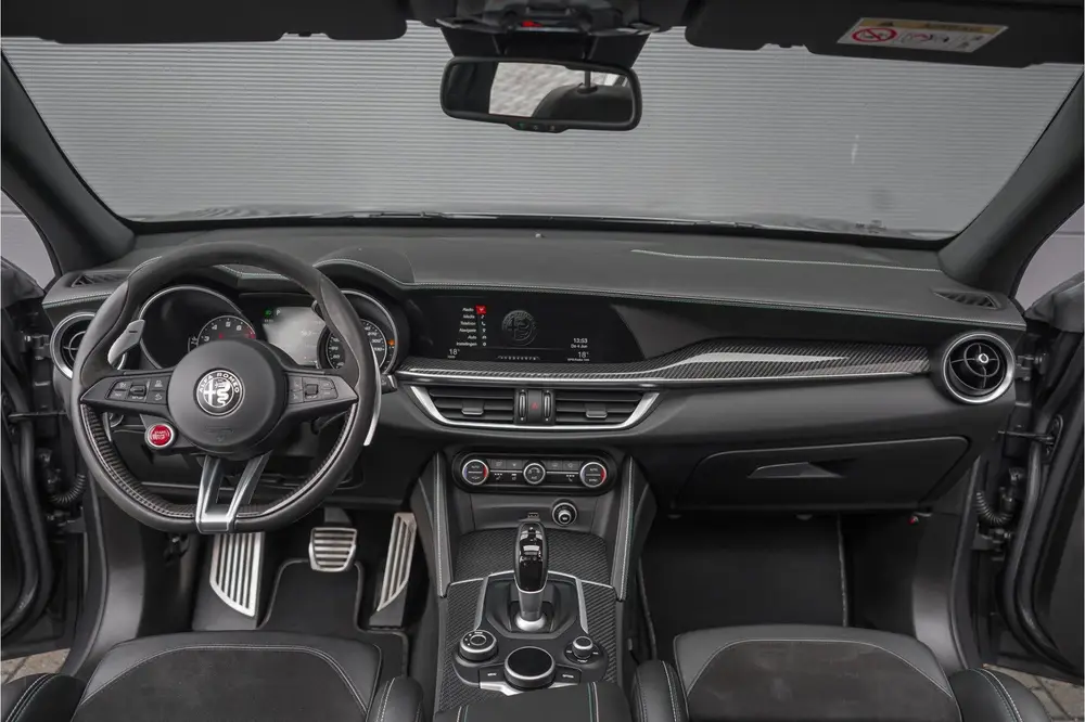 Alfa Romeo Stelvio 2.9 V6 AWD Quadrifoglio Pano H&K Carbon A uit 2019, foto 2