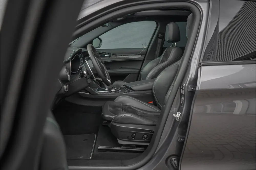 Alfa Romeo Stelvio 2.9 V6 AWD Quadrifoglio Pano H&K Carbon A uit 2019, foto 4