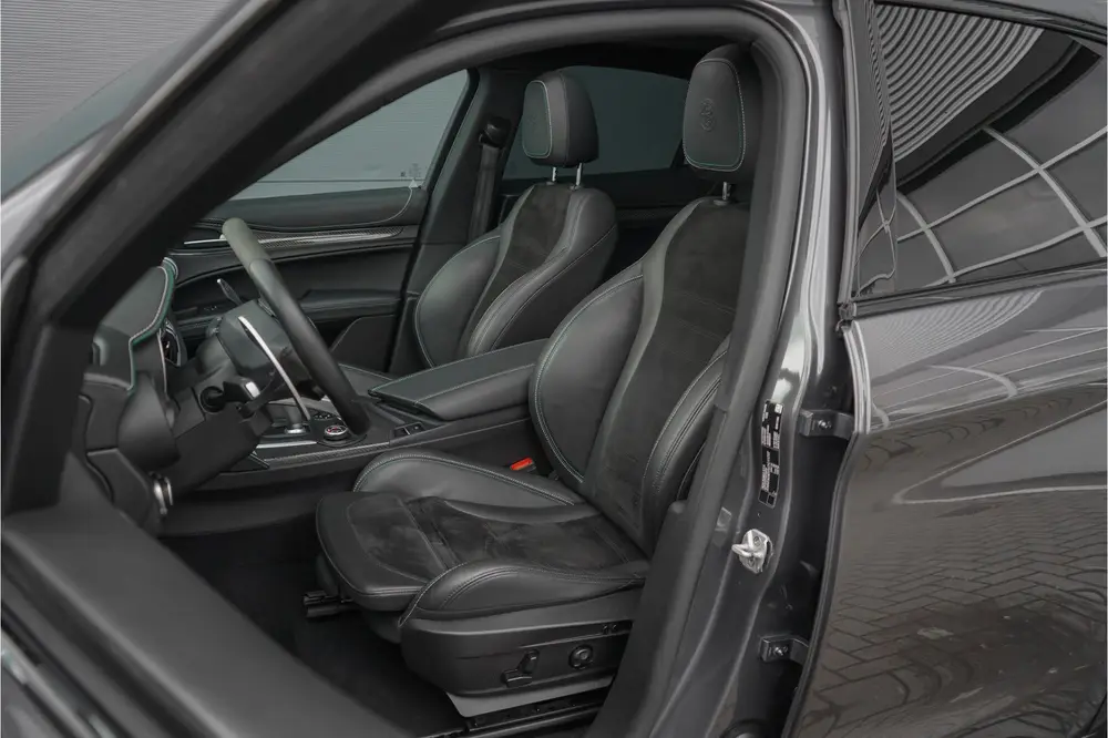 Alfa Romeo Stelvio 2.9 V6 AWD Quadrifoglio Pano H&K Carbon A uit 2019, foto 5