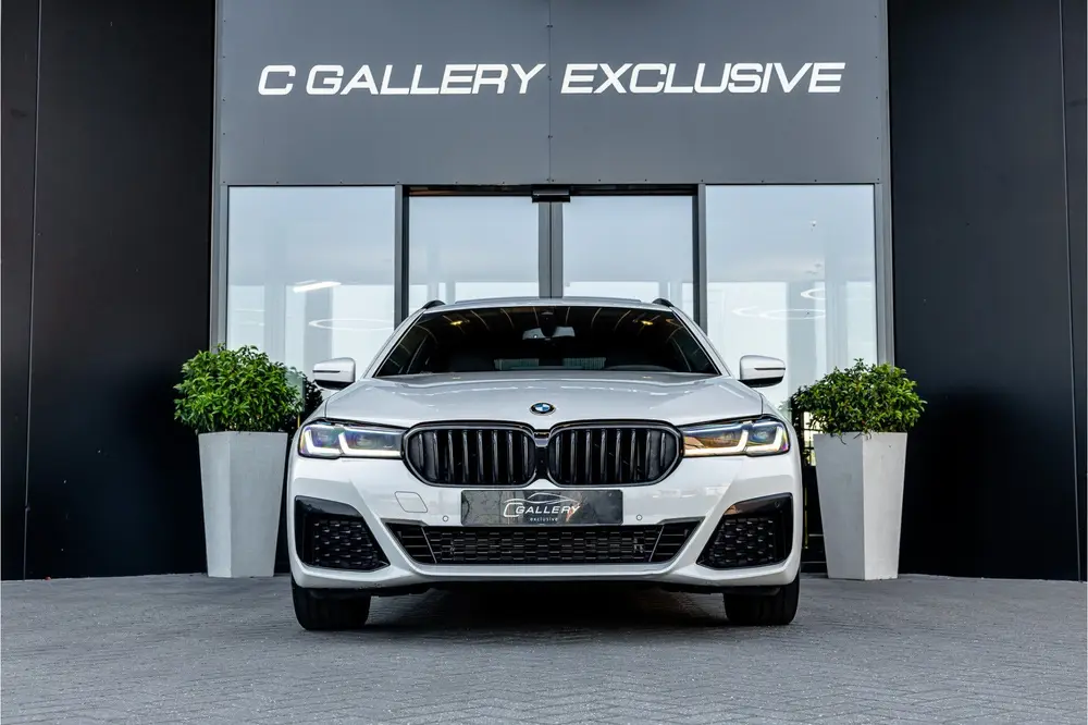 BMW 5-serie 5 Serie Touring 530i xDrive Business Editi uit 2021, foto 2