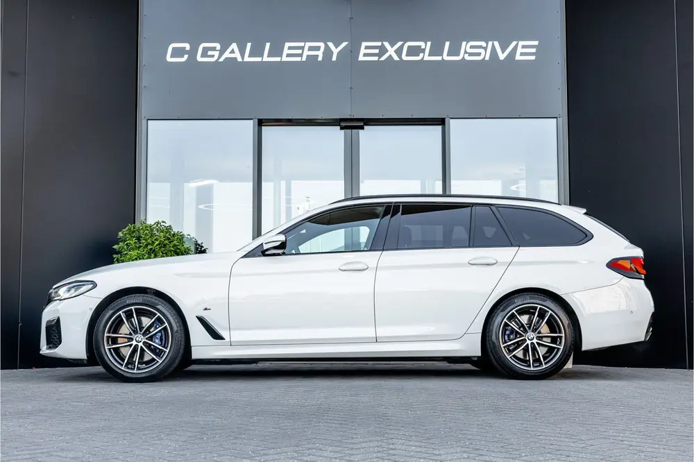 BMW 5-serie 5 Serie Touring 530i xDrive Business Editi uit 2021, foto 4