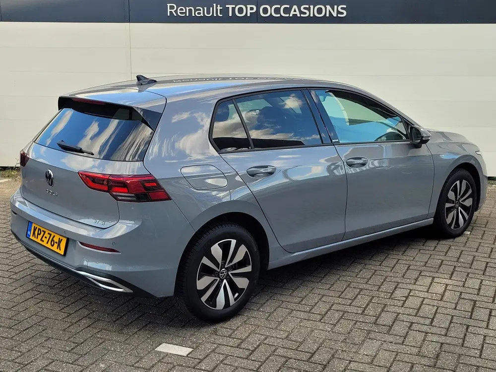 Volkswagen Golf 1.5 eTSI Life Business | Navigatie | Winter uit 2023, foto 2