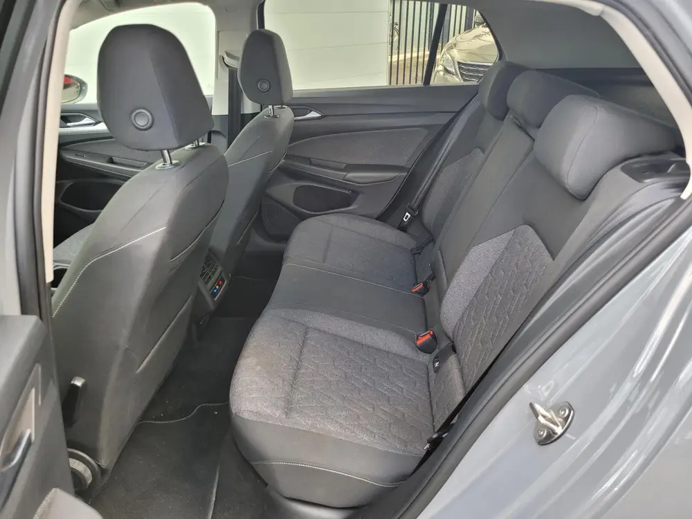 Volkswagen Golf 1.5 eTSI Life Business | Navigatie | Winter uit 2023, foto 8